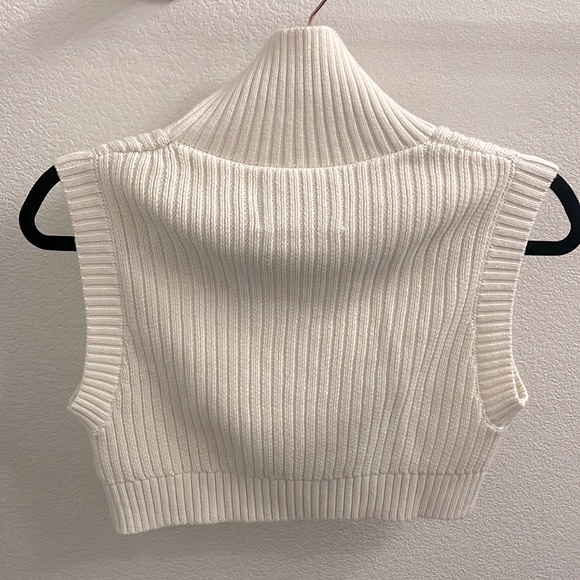 Calvin Klein Cropped Turtleneck Sweater Vest - Picture 7 of 9